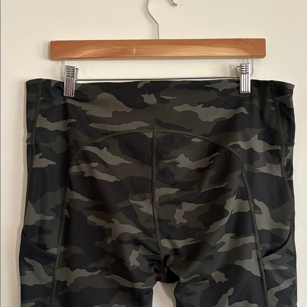 Athleta Camo Ultimate Stash Pocket 7/8 Tight Leggings - Picture 5 of 7